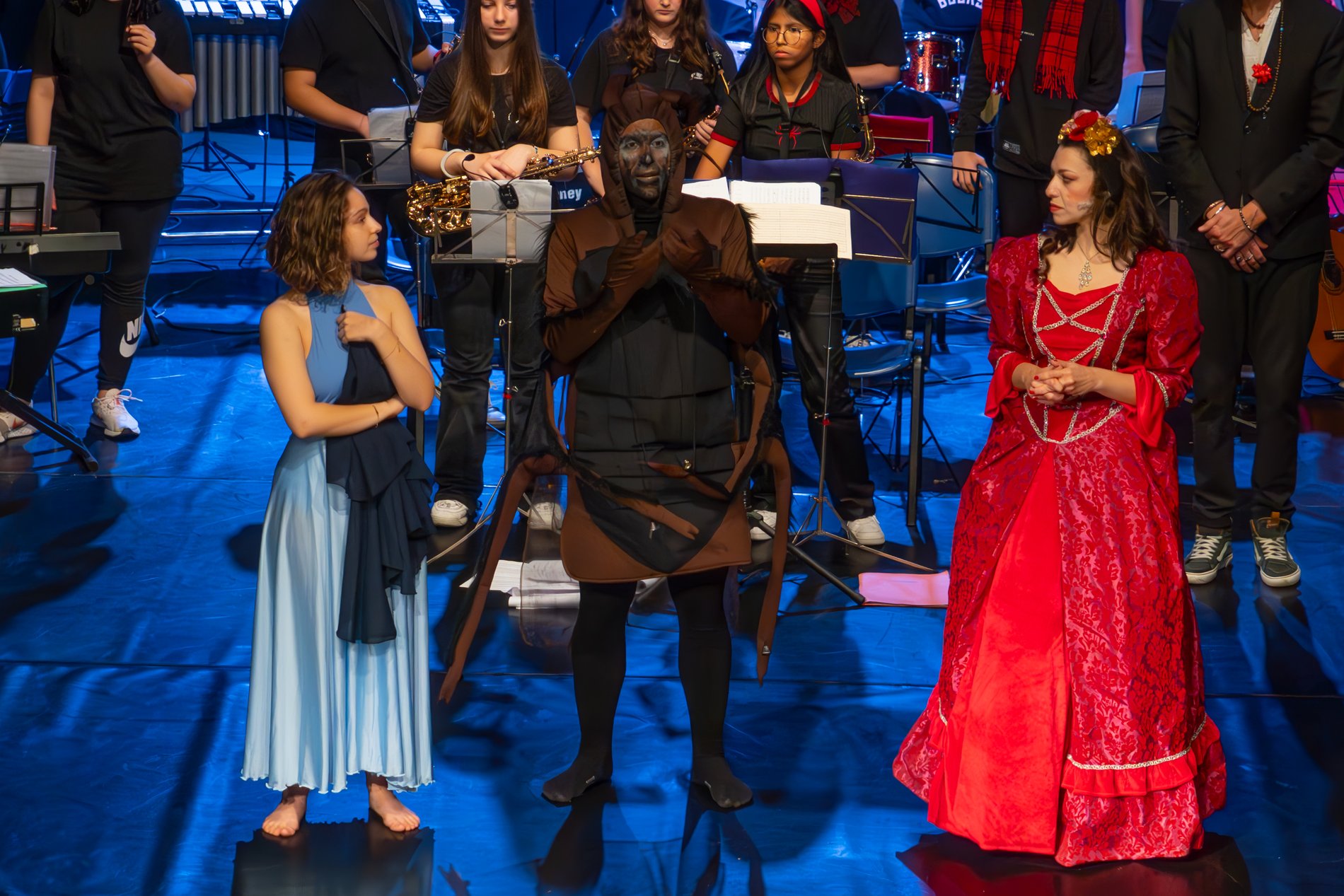 Gli interpreti di Ciao Marchesa sul palco